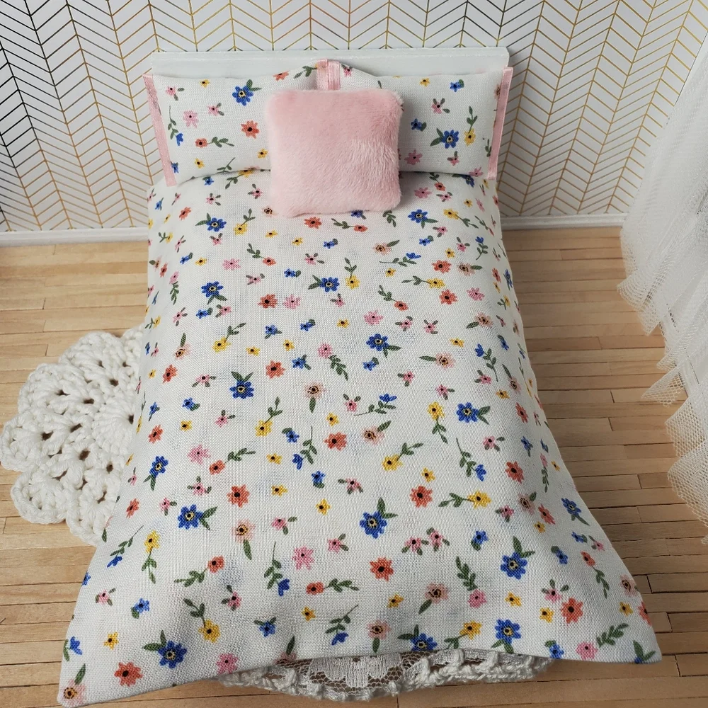 Miniature Dollhouse Ditsy Floral Bedding Set Pink 1:12 Scale